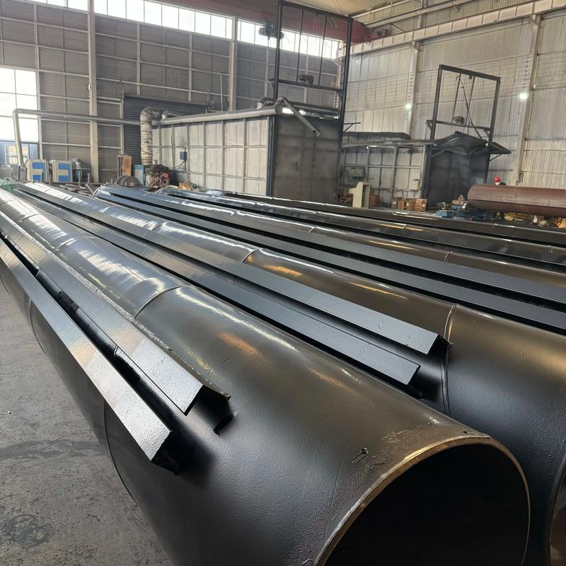 ct工法樁用防腐螺旋鋼管加班生產，我廠兩條3PE生產線全力運轉